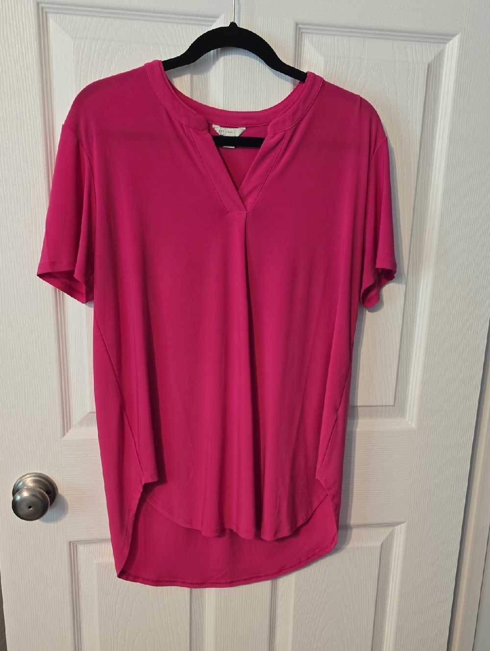 Relaxed V-Neck Short Sleeve Top in Magenta by Unknown Brand
